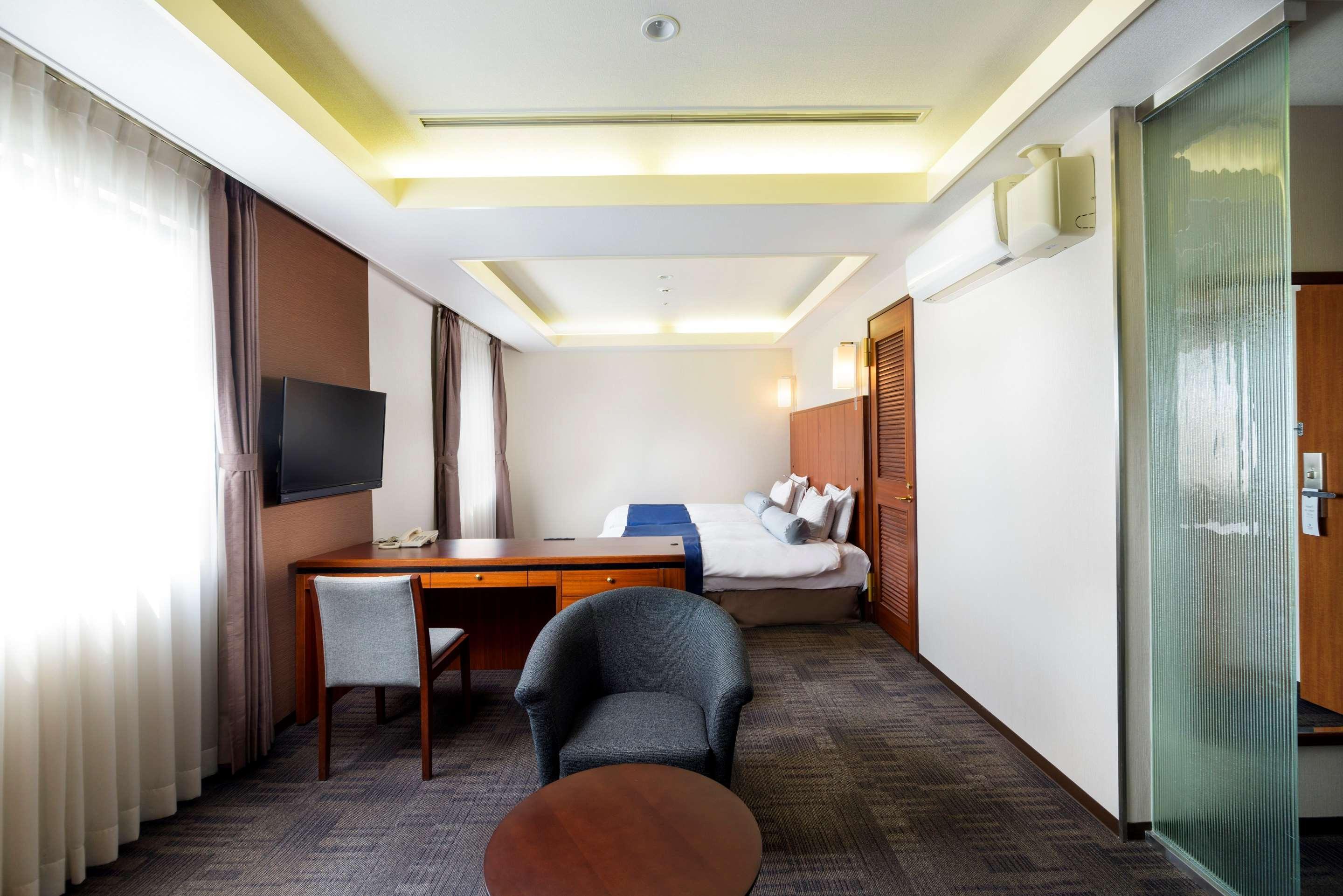 Surestay Plus Hotel By Best Western Shin-Osaka Buitenkant foto
