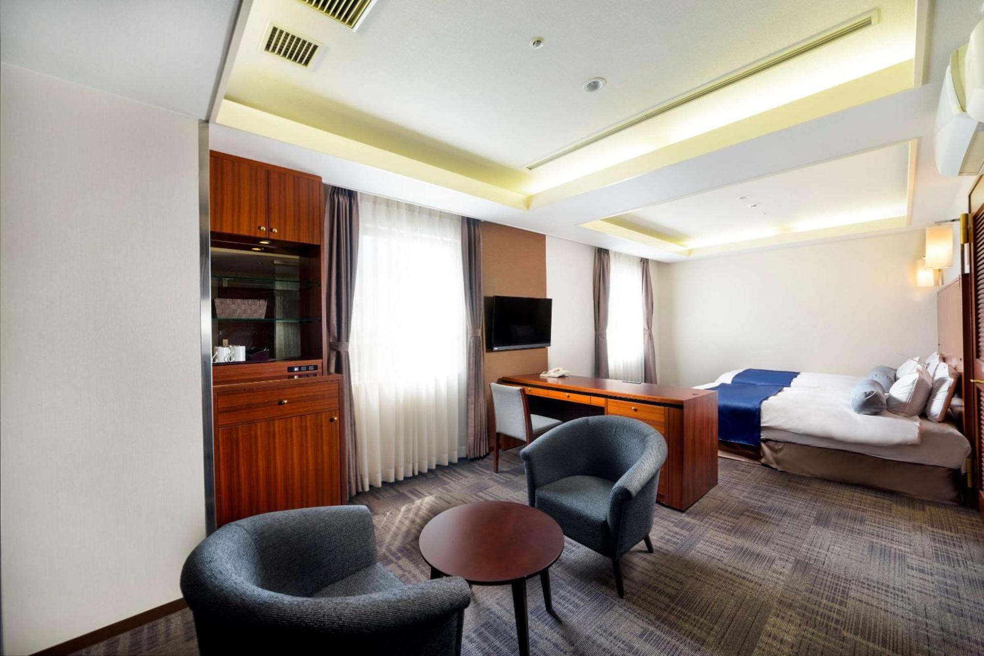Surestay Plus Hotel By Best Western Shin-Osaka Buitenkant foto